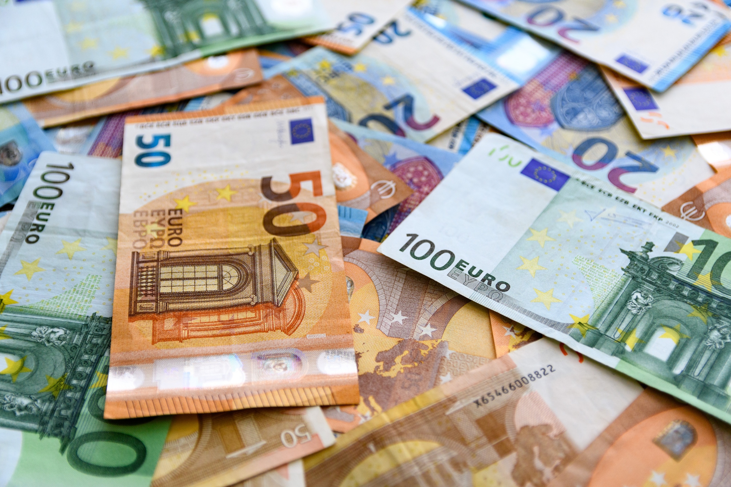 eurusd - PT. Midtou Aryacom Futures